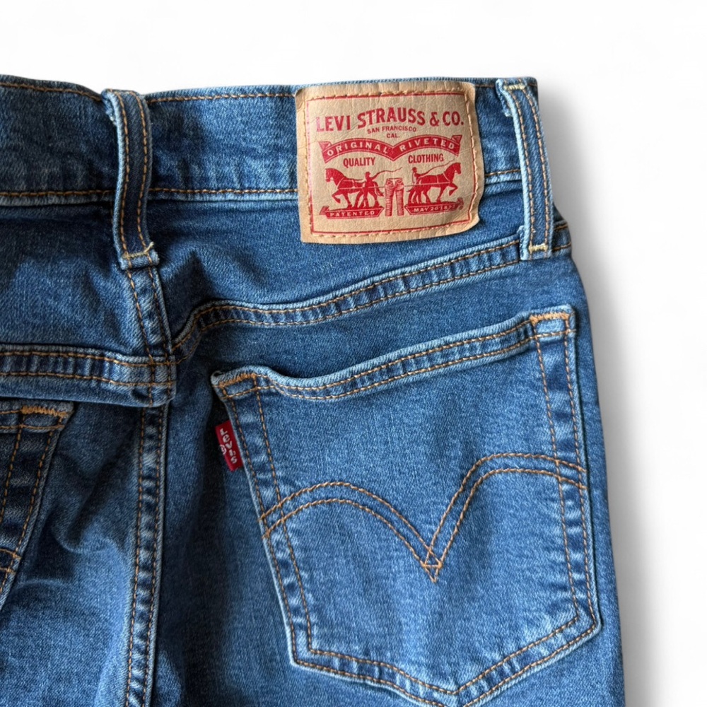 Levi's Women's Skinny Jeans in Blue - Picture 7 of 8